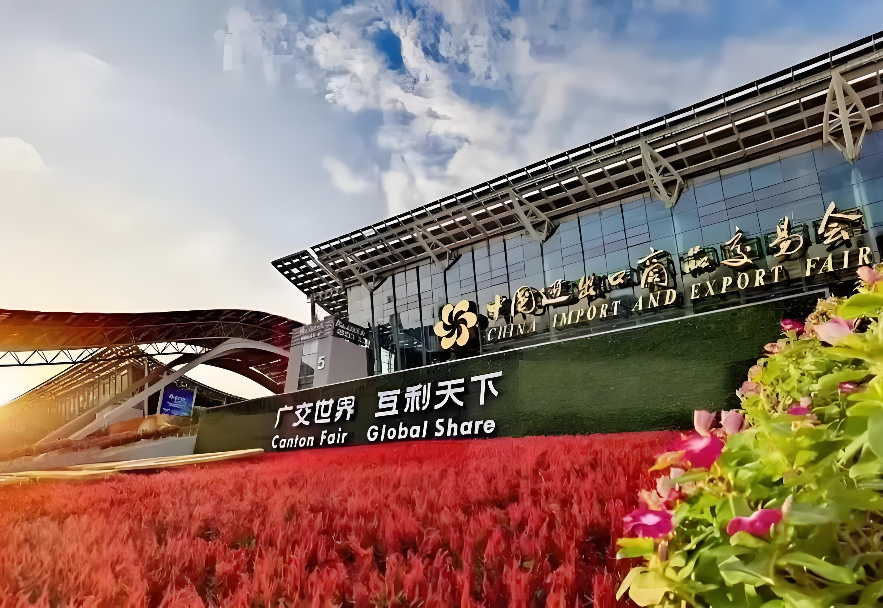 Thousands of merchants gather on the banks of the Pearl River. The 136th China Import and Export Fair (Canton Fair), known as 